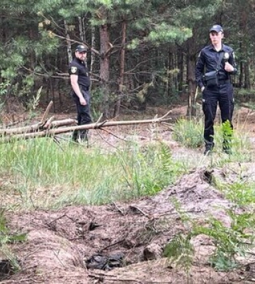 На колишніх позиціях окупантів на Київщині виявлено тіло вбитого мирного мешканця, - Нацполіція. ФОТО