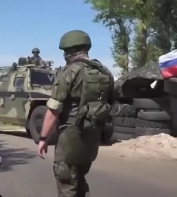 В Крыму местные жители проучили российского оккупанта за &quot;Z&quot;-символику