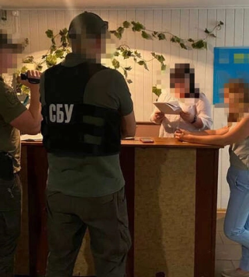 Силовики викрили ділків, які намагалися &quot;нажитися&quot; на переселенцях