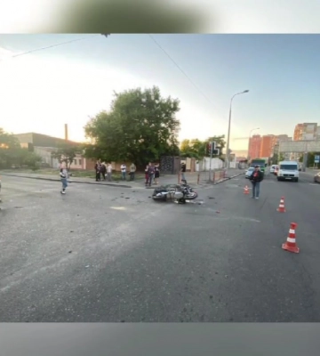 В Одесі мотоцикл врізався в автомобіль: водія двоколісника госпіталізували, - ФОТО