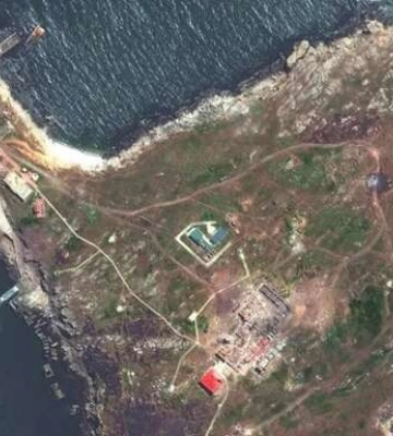 З’явилися унікальні кадри ударів ЗСУ по захопленому острову Зміїний (ВІДЕО)