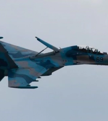Бомби впали в море: росіяни атакували Зміїний із винищувачів Су-27