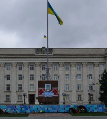 Оккупанты демонтируют памятник Героям Небесной сотни в Херсоне - ОГА
