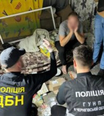 У Чернігові поліцейські викрили місцевого мешканця у незаконному зберіганні наркотиків та психотропних речовин