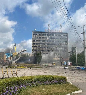 Прилет возле &quot;Юбилейного&quot; в Виннице: в ГСЧС показали жуткие кадры