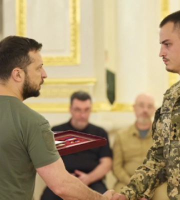 Зеленський вручив ордени &quot;Золота Зірка&quot; українським воїнам і рідним Героїв України