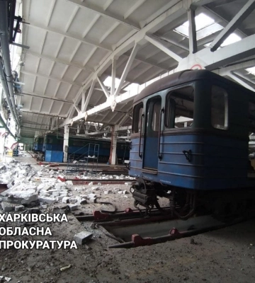 Війська РФ ракетним ударом частково зруйнували депо Харківського метро (ФОТО)