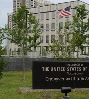 Посольство США в Киеве призвало своих граждан покинуть Украину