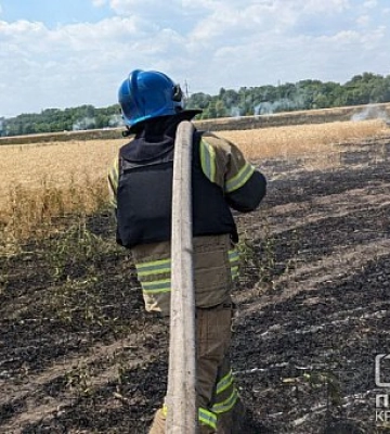 Внаслідок обстрілу згоріло майже 5 га полів з пшеницею у Криворізькому районі