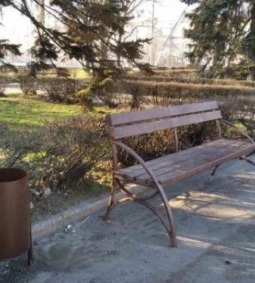 У центрі Запоріжжя нарешті замінили старі урни - фото