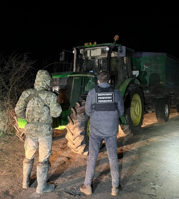 Прикордонники Закарпаття затримали контрабандистів тютюнових виробів