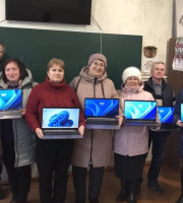 Вчителі Студениківської громади отримали ноутбуки