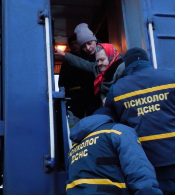 ДСНС  Хмельниччини зустріли херсонців, які евакуювались з рідного міста