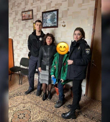 В Кривом Роге полицейские забрали из неблагополучной семьи мальчика, который страдал от побоев