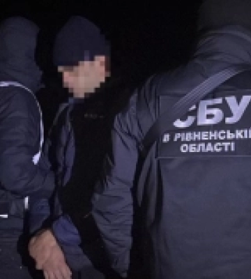 На Рівненщині викрили зловмисників, які організовували виїзд за кордон чоловіків призовного віку