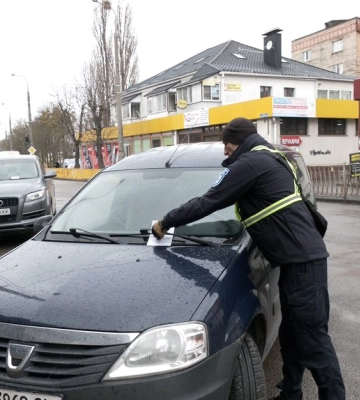Заплатиш швидко - штраф буде менше вполовину. Як від завтра у Рівному каратимуть за парковку?