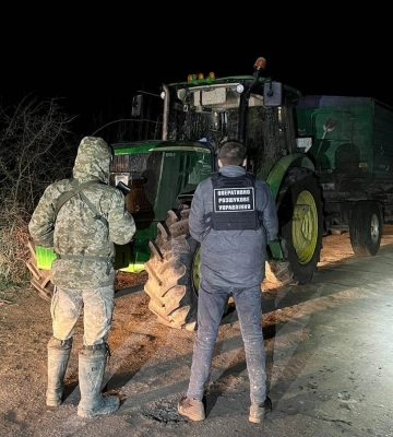 На Закарпатті затримали контрабандистів на тракторі та «розвідників» у кукурудзі