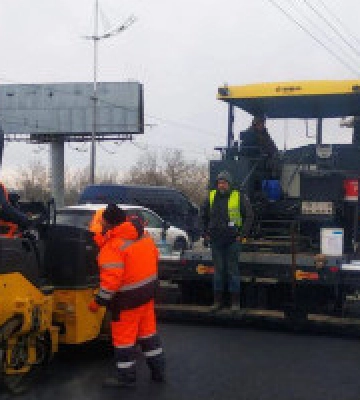 В Киеве после ремонта открывается проезд по мосту через Десенку