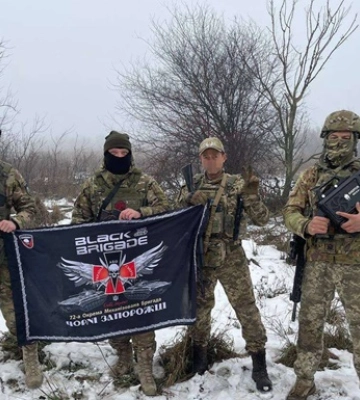 Воїни 72 ОМБр отримали антидронову рушницю від читачів Корреспондент.net