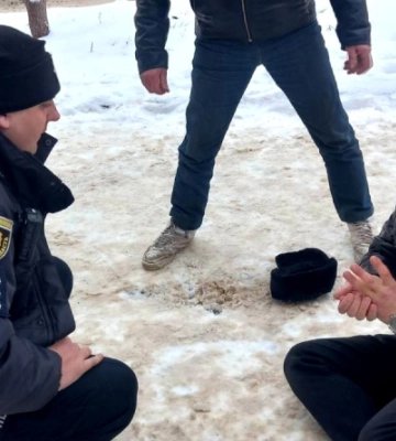 У Костополі поліцейські офіцери громади надали допомогу перехожому під час судомного нападу