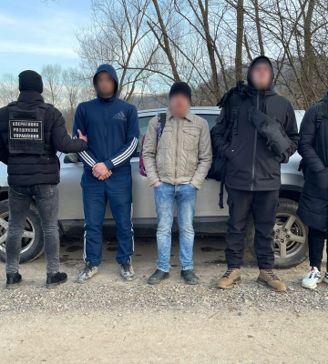 У Дніпрі масово псують діжки з водою на випадок блекауту