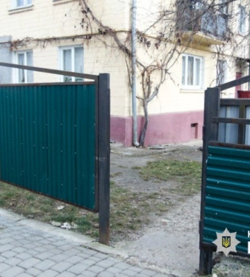 У підвалі чернівецької багатоповерхівки виявили 20-річного підозрюваного у грабежі