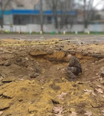 росіяни «Градами» пошкодили будівлю гімназії у Херсоні