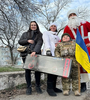 Волонтёры из Кривого Рога поздравили маленьких жителей Широкого с праздником Святого Николая