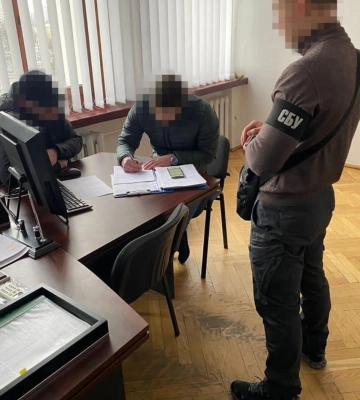 «Вивели» з бюджету понад 40 млн грн: СБУ викрила податківців із Львівщини