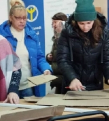У Володимирі безробітних вчили робити окопні свічки