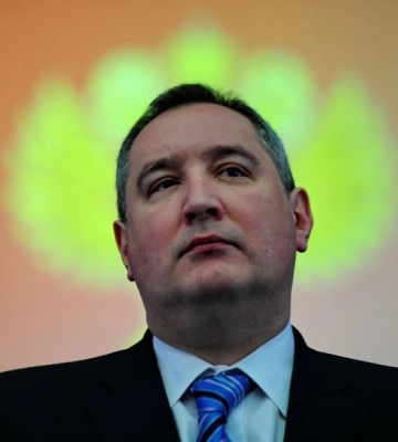 Рогозіну прилетіло в ресторан у Донецьку, де він святкував день народження (, )
