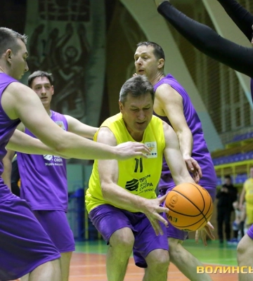 Влада/бізнес VS військові: у Луцьку відбувся благодійний  турнір з баскетболу (відео)