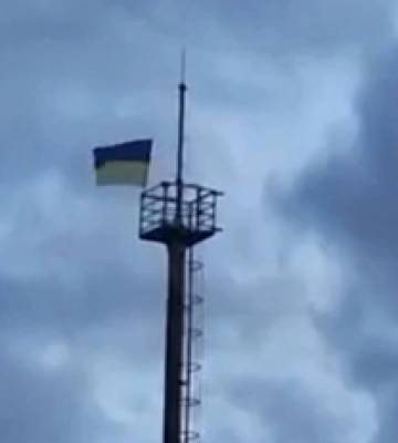 В оккупированном Крыму партизаны вывесили флаг Украины на вышке: видео