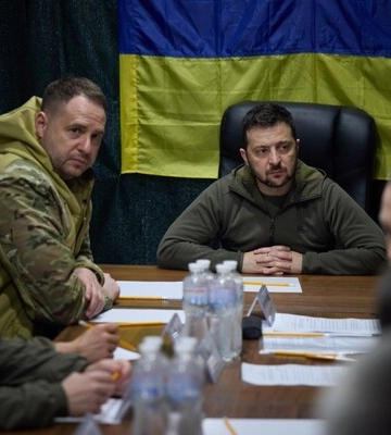 Команда Зеленского разрабатывает мирный план для Украины – The Wall Street Journal