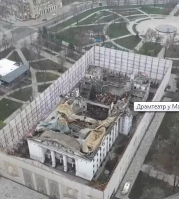 У Маріуполі росіяни почали зносити будівлю Драмтеатру, де загинули сотні людей 