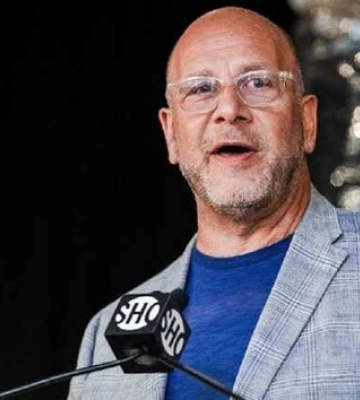 Відомий промоутер відмовився підписувати російських боксерів
