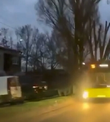 У Дніпрі запустили великі автобуси до віддалених районів