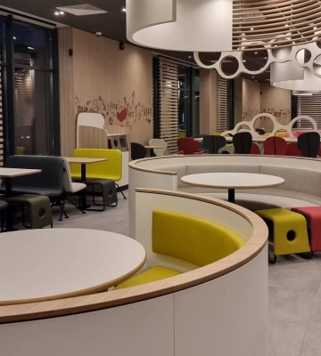 Достроили еще до войны. McDonald’s открыл новый ресторан в Киеве