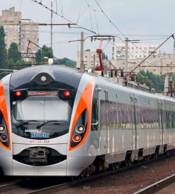 Поїзди через Дніпро змінили маршрути через обстріли
