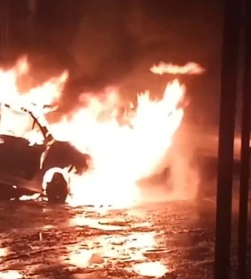У Сумах пожежники врятували 4 авто, ліквідувавши загоряння легковика (відео)