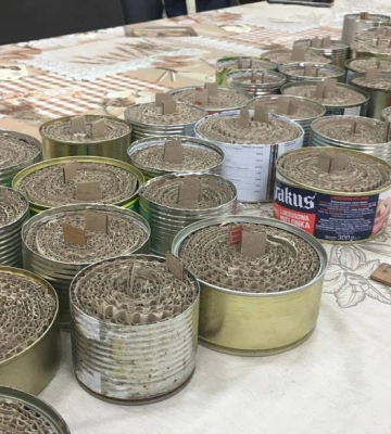 Закінчуються запаси — сумським волонтерам потрібен парафін для окопних свічок