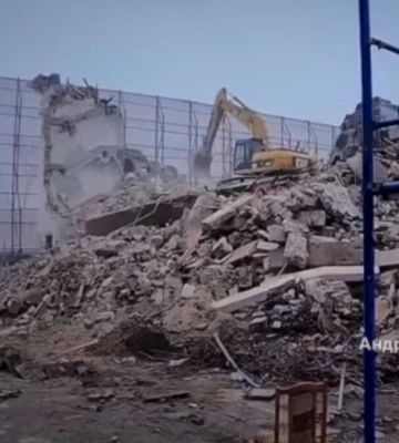 У Маріуполі росіяни почали зносити будівлю Драмтеатру, де загинули сотні людей 