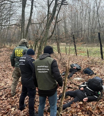 На Закарпатті затримали харків’янина, який через злочинну схему та хабар намагався разом зі своїм клієнтом нелегально покинути межі країни