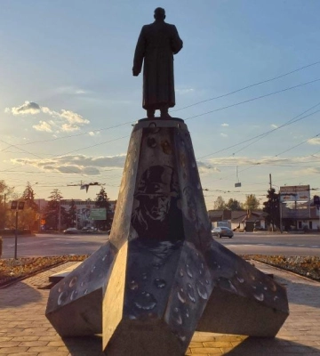 У Полтаві не підтримали демонтаж пам&#039;ятників Зигіну, Ватутіну та Пушкіну