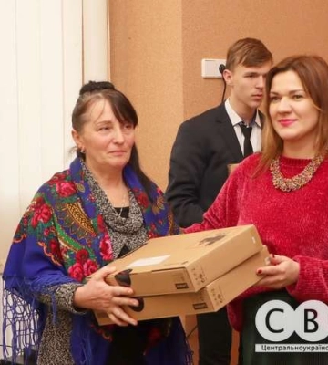Кіровоградщина отримала майже тисячу хромбуків для вчителів (фоторепортаж)