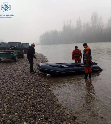 На Закарпатті кілька днів шукають підлітка, який зник під час сплаву по річці