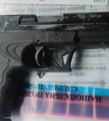 У Рівному затримали раніше судимого чоловіка за збут наркотиків та зброї