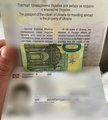 Троє чоловіків пропонували прикордонникам Мукачівського загону хабарі