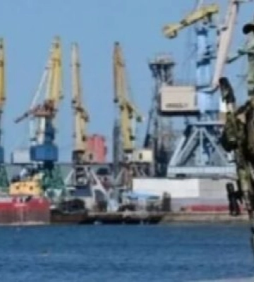 Російські окупанти в захопленому Бердянську використовують порт для ремонту військової техніки