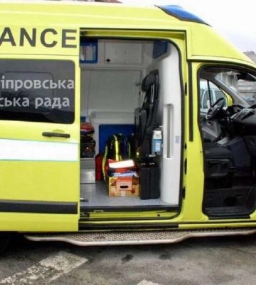 Німеччина передала Дніпру укомплектований автомобіль швидкої медичної допомоги
